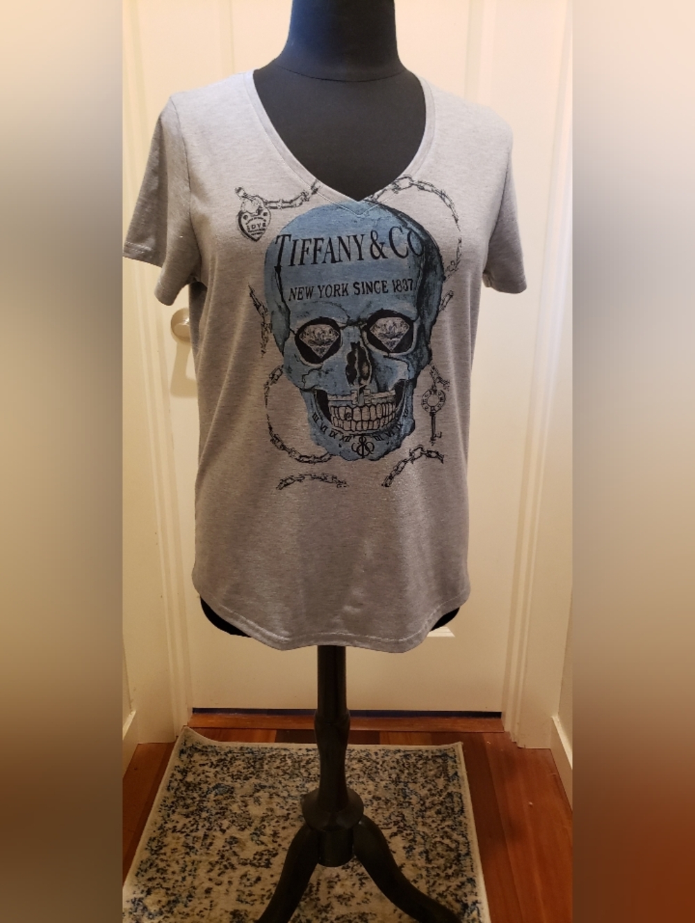 Cricut "Tiffany & Co." Womens Gray Tee with Blue Skull Graphic - Picture 2 of 12